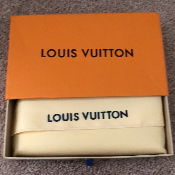 NWOT wallet - Picture 10 of 10